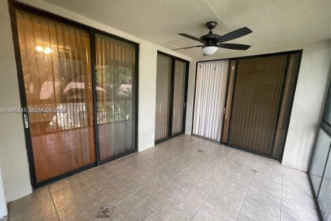 Снять в аренду кондоминиум в Коконат Крик, Флорида 2 спальни, 90.86м2, № 2020060 - фото 10