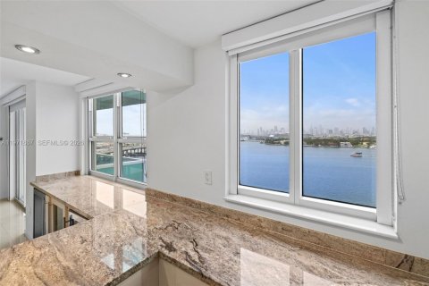 Condominio en alquiler en Miami Beach, Florida, 2 dormitorios, 106.56 m2 № 2033957 - foto 18