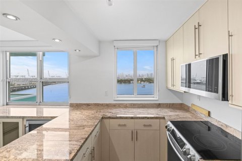 Condominio en alquiler en Miami Beach, Florida, 2 dormitorios, 106.56 m2 № 2033957 - foto 16
