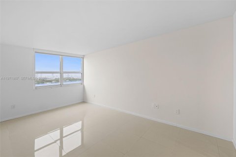 Condominio en alquiler en Miami Beach, Florida, 2 dormitorios, 106.56 m2 № 2033957 - foto 21