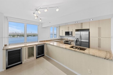 Condominio en alquiler en Miami Beach, Florida, 2 dormitorios, 106.56 m2 № 2033957 - foto 12