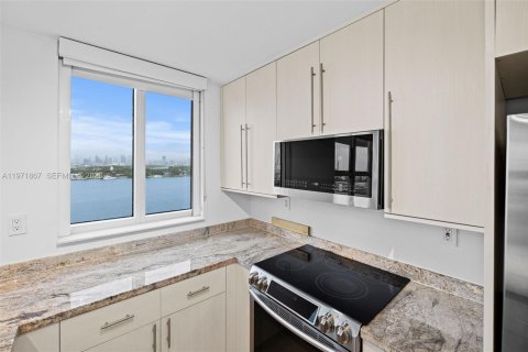 Condominio en alquiler en Miami Beach, Florida, 2 dormitorios, 106.56 m2 № 2033957 - foto 13