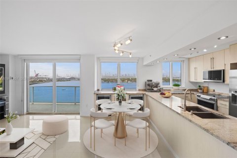 Condominio en alquiler en Miami Beach, Florida, 2 dormitorios, 106.56 m2 № 2033957 - foto 4