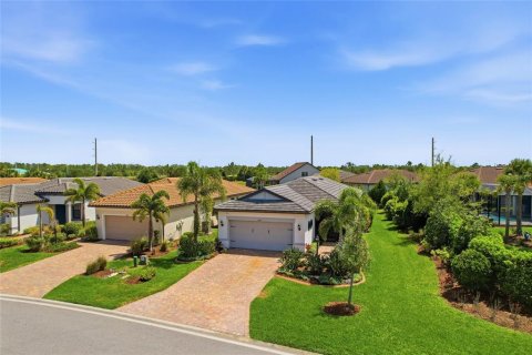 House in Bradenton, Florida 2 bedrooms, 130.53 sq.m. № 2100229