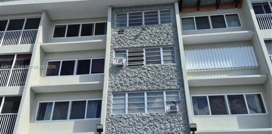 Condo in Hallandale Beach, Florida, 1 bedroom № 2058004