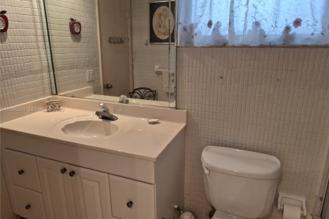 Condo in Hallandale Beach, Florida, 1 bedroom № 2058004 - photo 9