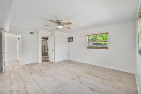 House in Saint Petersburg, Florida 4 bedrooms, 173.26 sq.m. № 1805866 - photo 16