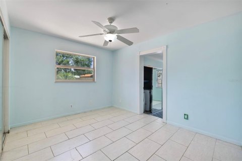 House in Saint Petersburg, Florida 4 bedrooms, 173.26 sq.m. № 1805866 - photo 24