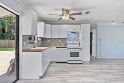 House in Saint Petersburg, Florida 4 bedrooms, 173.26 sq.m. № 1805866 - photo 11