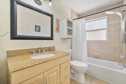House in Saint Petersburg, Florida 4 bedrooms, 173.26 sq.m. № 1805866 - photo 22