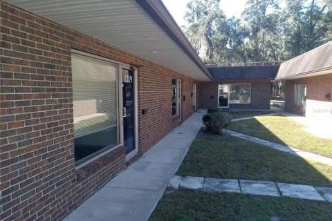 Propiedad comercial en alquiler en Gainesville, Florida, 542.55 m2 № 1564352 - foto 1