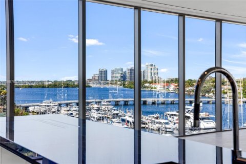 Condo in Miami, Florida, 4 bedrooms  № 2168020 - photo 29