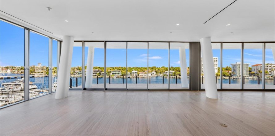 Condo in Miami, Florida, 4 bedrooms  № 2168020