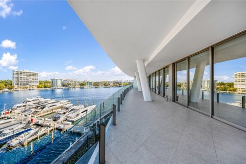 Condo in Miami, Florida, 4 bedrooms  № 2168020 - photo 2