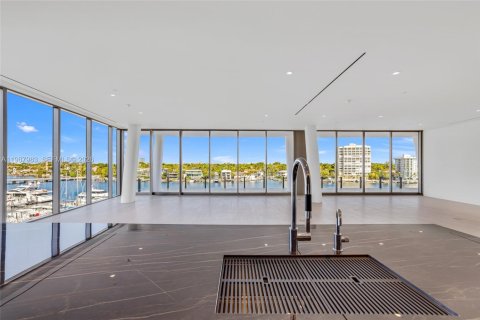 Condo in Miami, Florida, 4 bedrooms  № 2168020 - photo 19