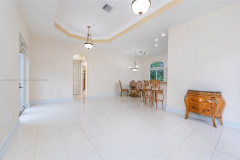 House in Miami, Florida 1 bedroom, 115.66 sq.m. № 1929635 - photo 8