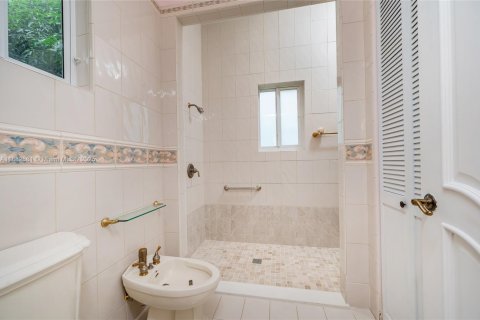 House in Miami, Florida 1 bedroom, 115.66 sq.m. № 1929635 - photo 19
