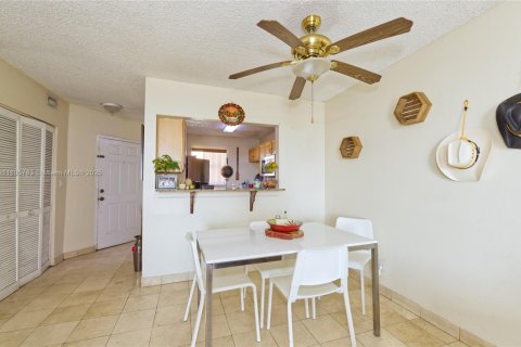 Copropriété à vendre à Hialeah, Floride: 2 chambres, 101.82 m2 № 2044618 - photo 6