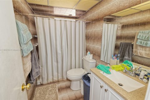 Copropriété à vendre à Hialeah, Floride: 2 chambres, 101.82 m2 № 2044618 - photo 17