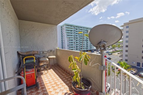 Copropriété à vendre à Hialeah, Floride: 2 chambres, 101.82 m2 № 2044618 - photo 20