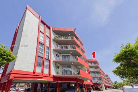 Copropriété à vendre à Hialeah, Floride: 2 chambres, 101.82 m2 № 2044618 - photo 24