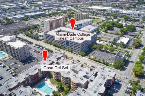 Copropriété à vendre à Hialeah, Floride: 2 chambres, 101.82 m2 № 2044618 - photo 3