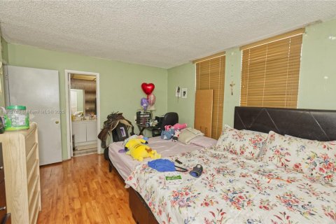 Copropriété à vendre à Hialeah, Floride: 2 chambres, 101.82 m2 № 2044618 - photo 13