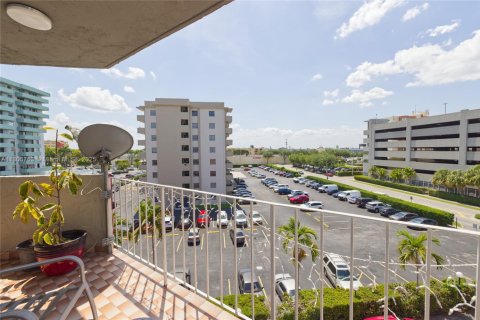Copropriété à vendre à Hialeah, Floride: 2 chambres, 101.82 m2 № 2044618 - photo 18