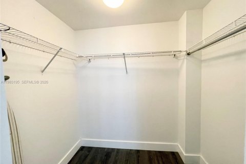 Condo in Miami, Florida, 1 bedroom  № 2049985 - photo 28