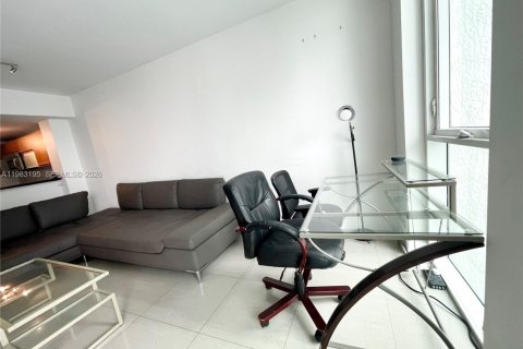 Condo in Miami, Florida, 1 bedroom  № 2049985 - photo 9