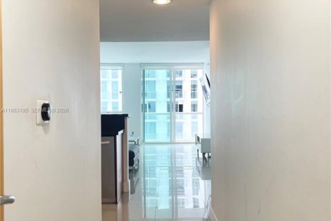 Condo in Miami, Florida, 1 bedroom  № 2049985 - photo 21