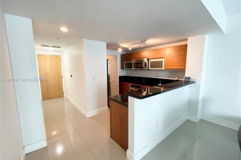 Condo in Miami, Florida, 1 bedroom  № 2049985 - photo 14