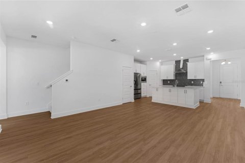 Townhouse in Winter Garden, Florida 3 bedrooms, 165.83 sq.m. № 1589893 - photo 6