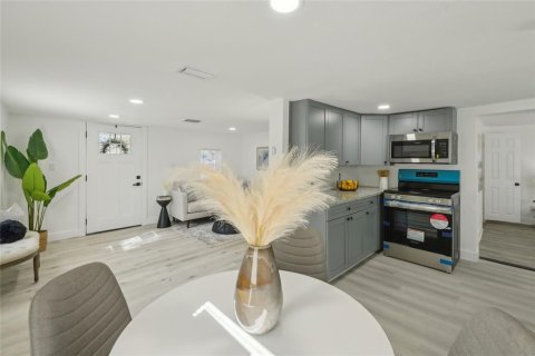House in Tampa, Florida 2 bedrooms, 73.21 sq.m. № 1584650 - photo 7