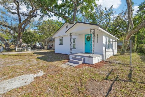 House in Tampa, Florida 2 bedrooms, 73.21 sq.m. № 1584650 - photo 1