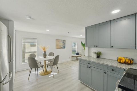 House in Tampa, Florida 2 bedrooms, 73.21 sq.m. № 1584650 - photo 8