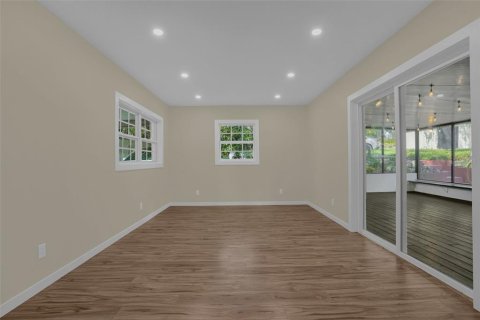 House in Clermont, Florida 3 bedrooms, 160.26 sq.m. № 2258618 - photo 10