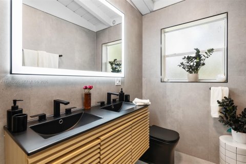 House in Fort Lauderdale, Florida 3 bedrooms, 103.68 sq.m. № 2066820 - photo 20