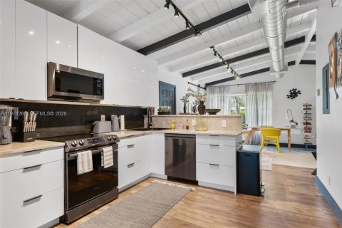 House in Fort Lauderdale, Florida 3 bedrooms, 103.68 sq.m. № 2066820 - photo 15