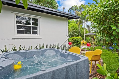 House in Fort Lauderdale, Florida 3 bedrooms, 103.68 sq.m. № 2066820 - photo 8