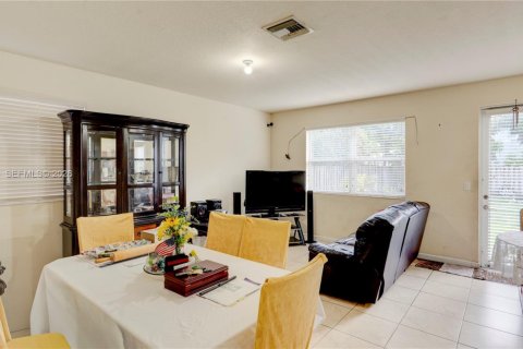 House in Homestead, Florida 4 bedrooms, 184.13 sq.m. № 2007162 - photo 10