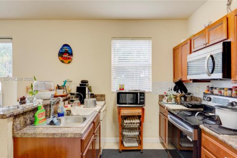 House in Homestead, Florida 4 bedrooms, 184.13 sq.m. № 2007162 - photo 17