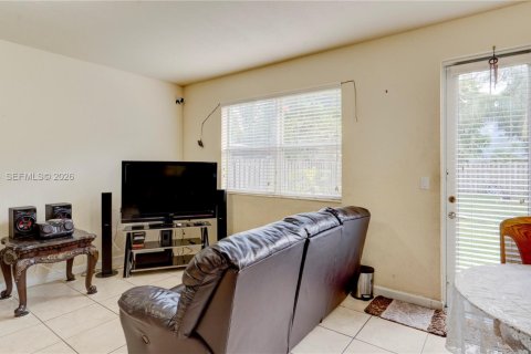 House in Homestead, Florida 4 bedrooms, 184.13 sq.m. № 2007162 - photo 12