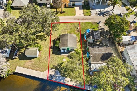 Terreno en venta en Weeki Wachee, Florida № 916856 - foto 1