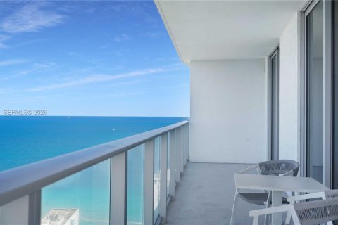 Condominio en Hollywood, Florida, 2 dormitorios  № 2030557