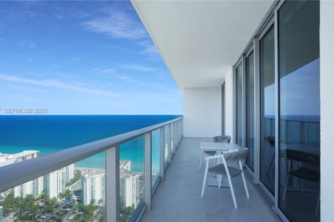 Condominio en venta en Hollywood, Florida, 2 dormitorios, 99.87 m2 № 2030557 - foto 6