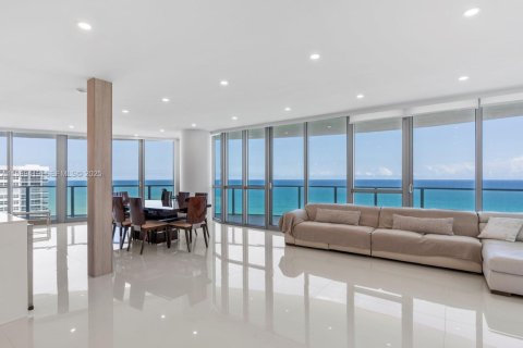 Condominio en venta en Hollywood, Florida, 4 dormitorios, 287.16 m2 № 2034363 - foto 11