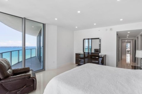 Condominio en venta en Hollywood, Florida, 4 dormitorios, 287.16 m2 № 2034363 - foto 24