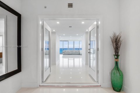 Condominio en venta en Hollywood, Florida, 4 dormitorios, 287.16 m2 № 2034363 - foto 2