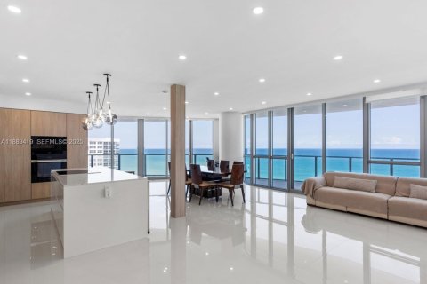 Condominio en Hollywood, Florida, 4 dormitorios  № 2034363